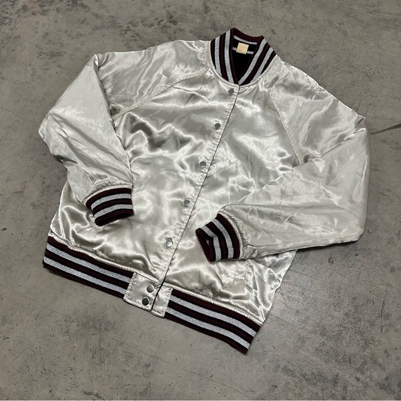 Levi’s Reversible Black Silver Cheetahs Bomber Jacket Medium - Picture 2 of 9